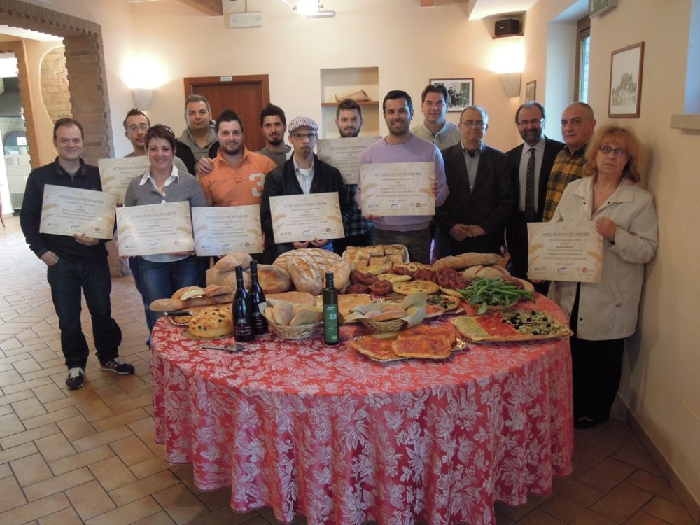 Foto di gruppo dopo la consegna degli attestati