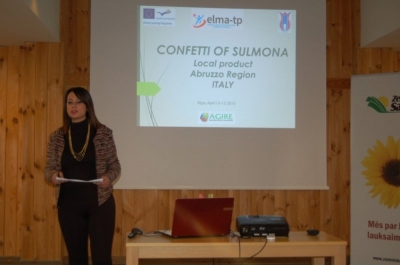 Marta Valente presenta il confetto di Sulmona in Lettonia